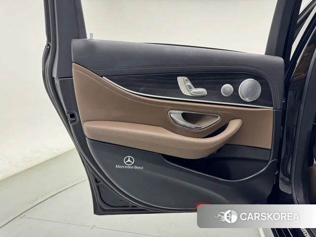 Mercedes-Benz E-Class 2021 Черный из Китая, фото 6