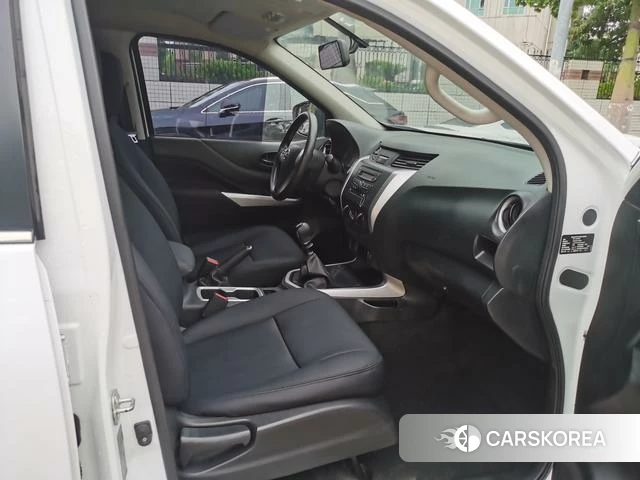 Nissan Navara 2022 Белый из Китая, фото 6