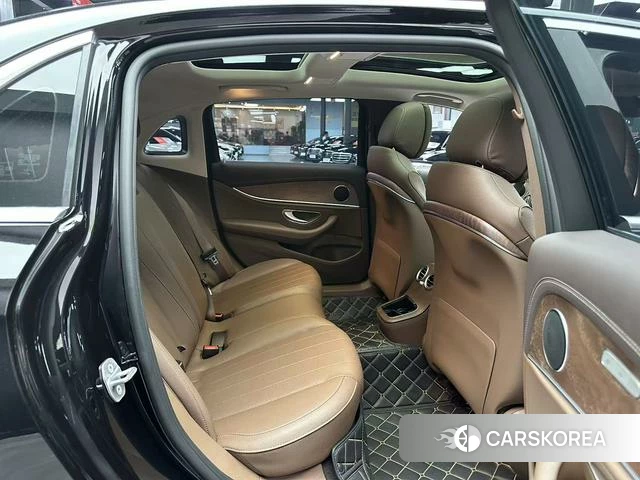 Mercedes-Benz E-Class 2023 Черный из Китая, фото 6