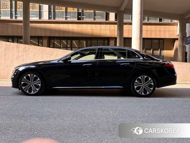 Mercedes-Benz E-Class 2024 Черный из Китая, фото 6