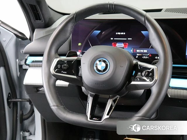 BMW i5 (G60) 2023 Светло-серебряный цвет из Кореи, фото 6