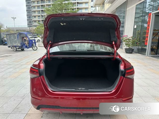 Nissan Sylphy 2022 Красный из Китая, фото 6