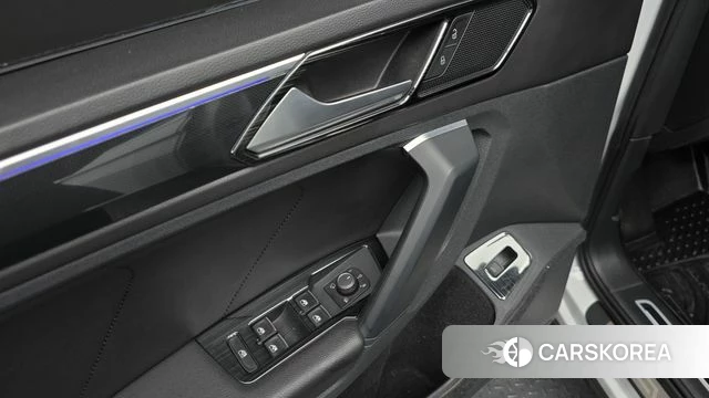 Volkswagen Tiguan second Generation 2022 Белый из Кореи, фото 6