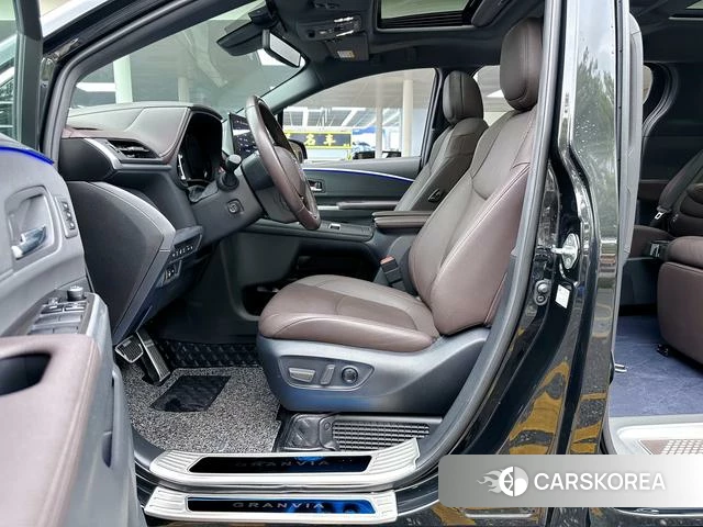 Toyota Granvia 2023 Черный из Китая, фото 6