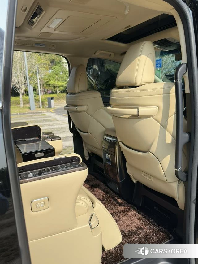 Toyota Alphard 2021 Черный из Китая, фото 6