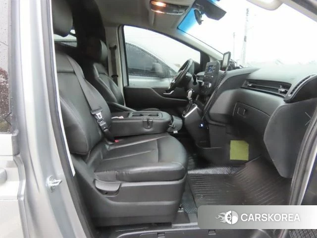 Hyundai Staria 2022 Серебряный из Кореи, фото 6