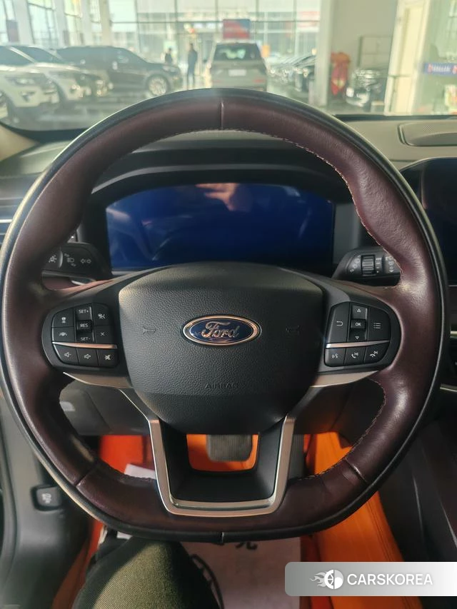 Ford Explorer 2023 Черный из Китая, фото 6