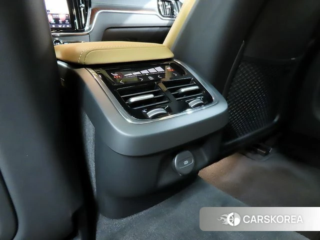 Volvo V60 Cross-Country 2nd Generation 2026 Белый из Кореи, фото 6