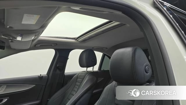 Mercedes-Benz E-Class W213 2018 Белый из Кореи, фото 6
