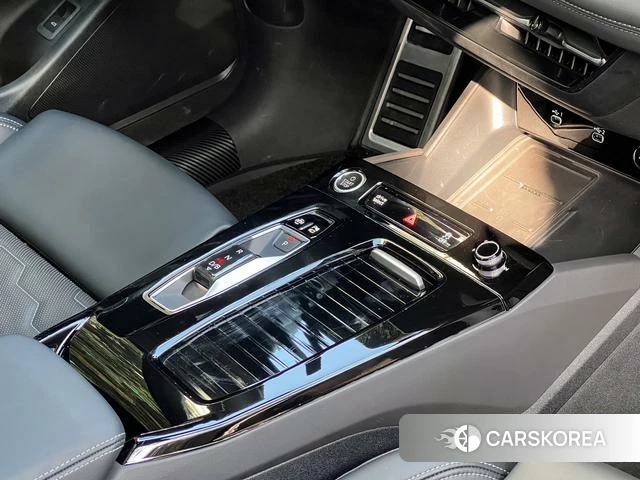 Audi Q6L 2025 Белый из Китая, фото 6