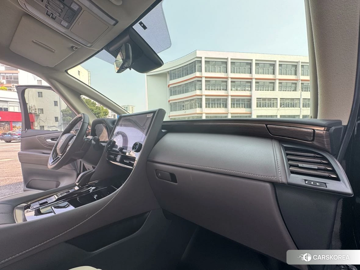 Toyota Alphard 2023 Черный из Китая, фото 6