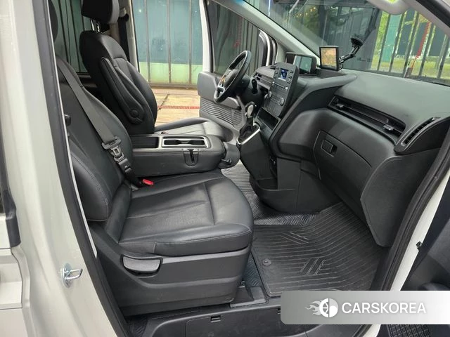 Hyundai Staria 2025 Белый из Кореи, фото 6