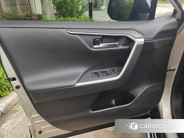 Toyota Wildlander 2021 Серебристо-серый из Китая, фото 6