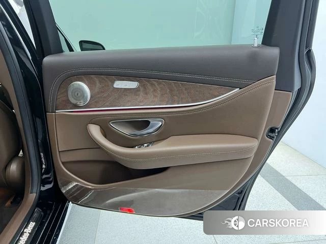 Mercedes-Benz E-Class 2022 Черный из Китая, фото 6
