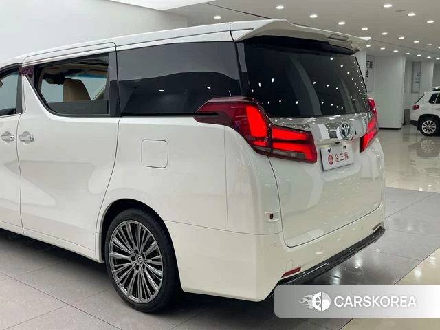Toyota Alphard 2022 Белый из Китая, фото 6