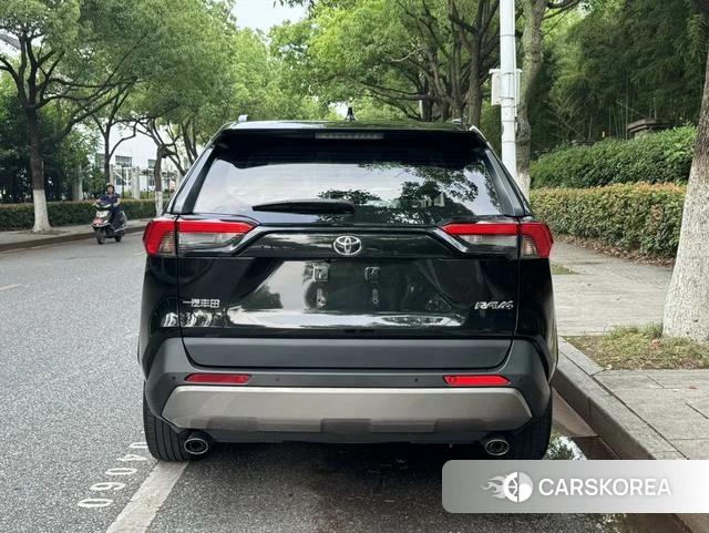 Toyota RAV4 2024 Черный из Китая, фото 6