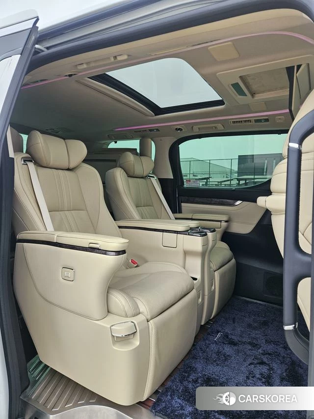 Toyota Vellfire 2022 Белый из Китая, фото 6