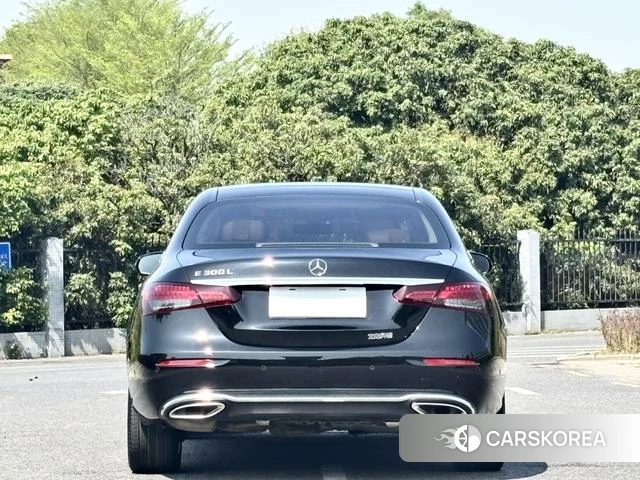 Mercedes-Benz E-Class 2023 Черный из Китая, фото 6