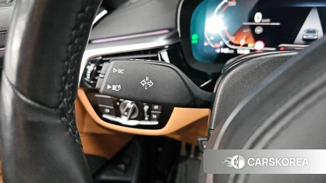 BMW 5 Series (G30) 2023 Белый из Кореи, фото 6