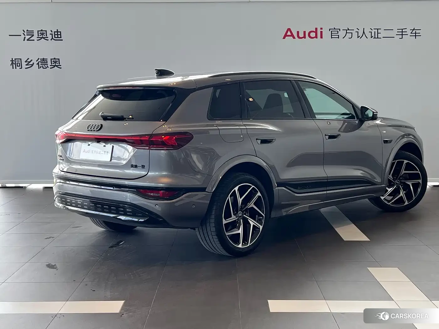 Audi Q6L 2025 Silver/gray из Китая, фото 6