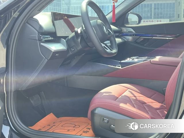 BMW 5 series 2025 Черный из Китая, фото 6