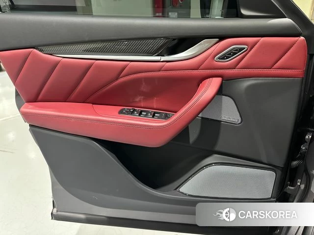 Maserati Levante 2023 Серый из Кореи, фото 6