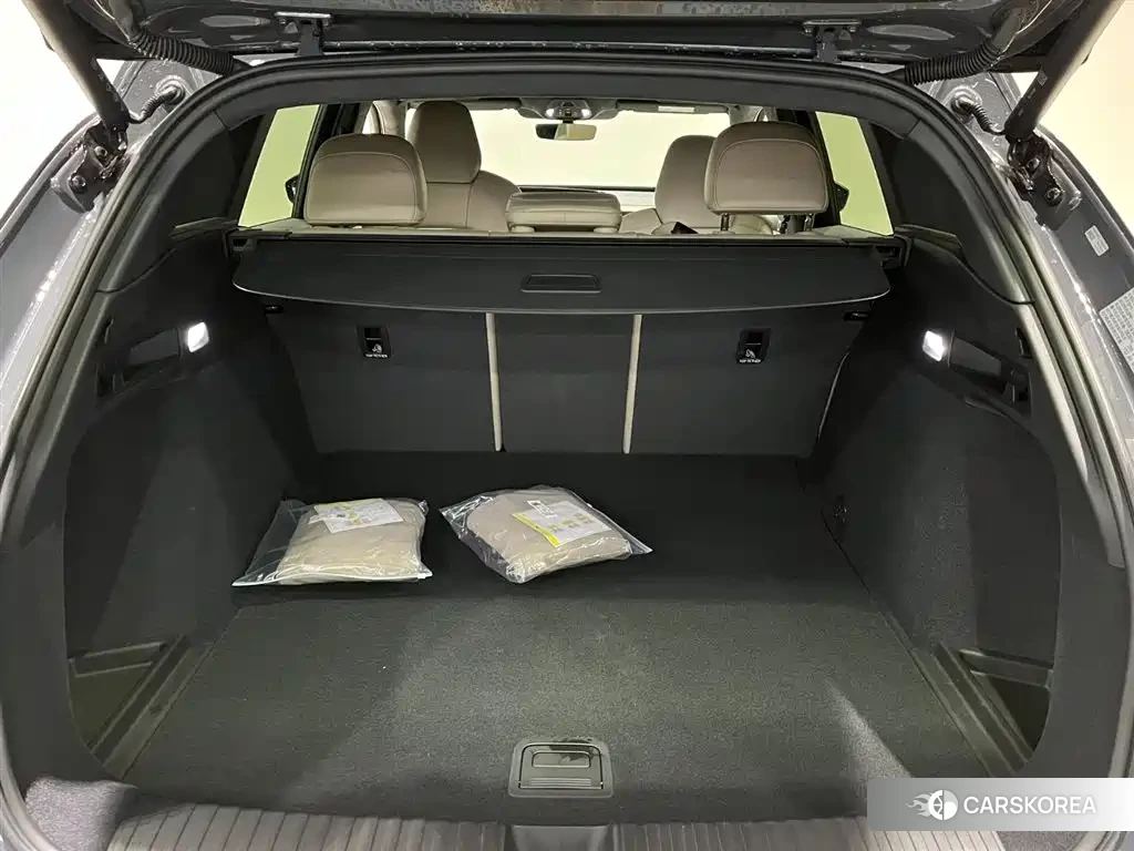 Audi Q6L 2025 Silver/gray из Китая, фото 6