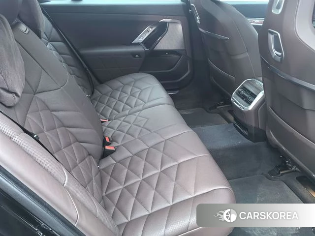 BMW 7 series 2024 Черный из Китая, фото 6