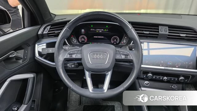 Audi Q3 (F3) 2024 Черный из Кореи, фото 6