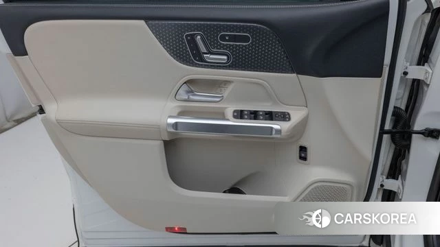 Mercedes-Benz GLB-Class X247 2025 Белый из Кореи, фото 6