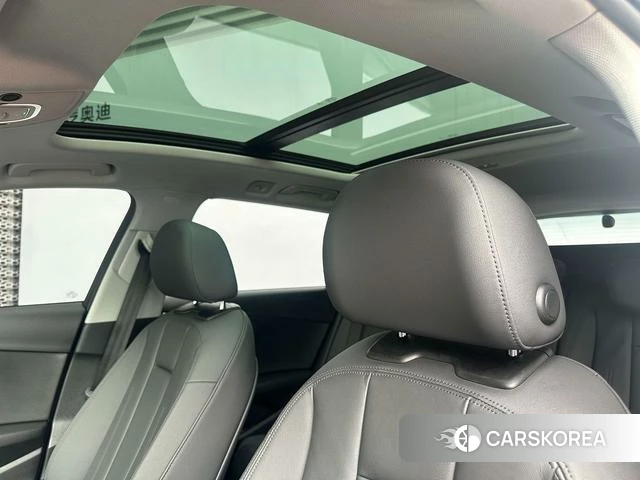 Audi A4L 2021 Серебристо-серый из Китая, фото 6
