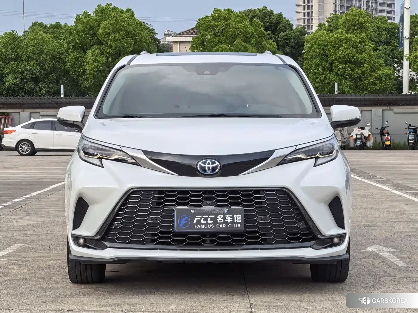 Toyota Granvia 2024 Белый из Китая, фото 6