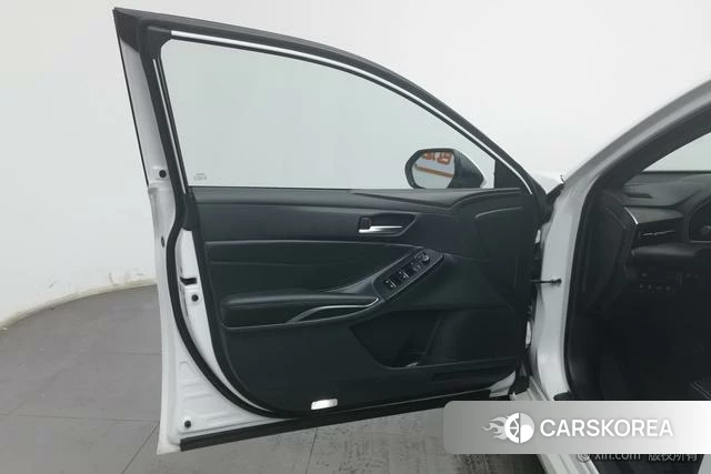 Toyota Avalon 2023 Белый из Китая, фото 6
