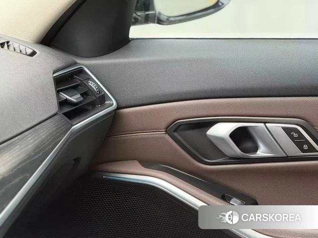 BMW 3 series 2023 Черный из Китая, фото 6