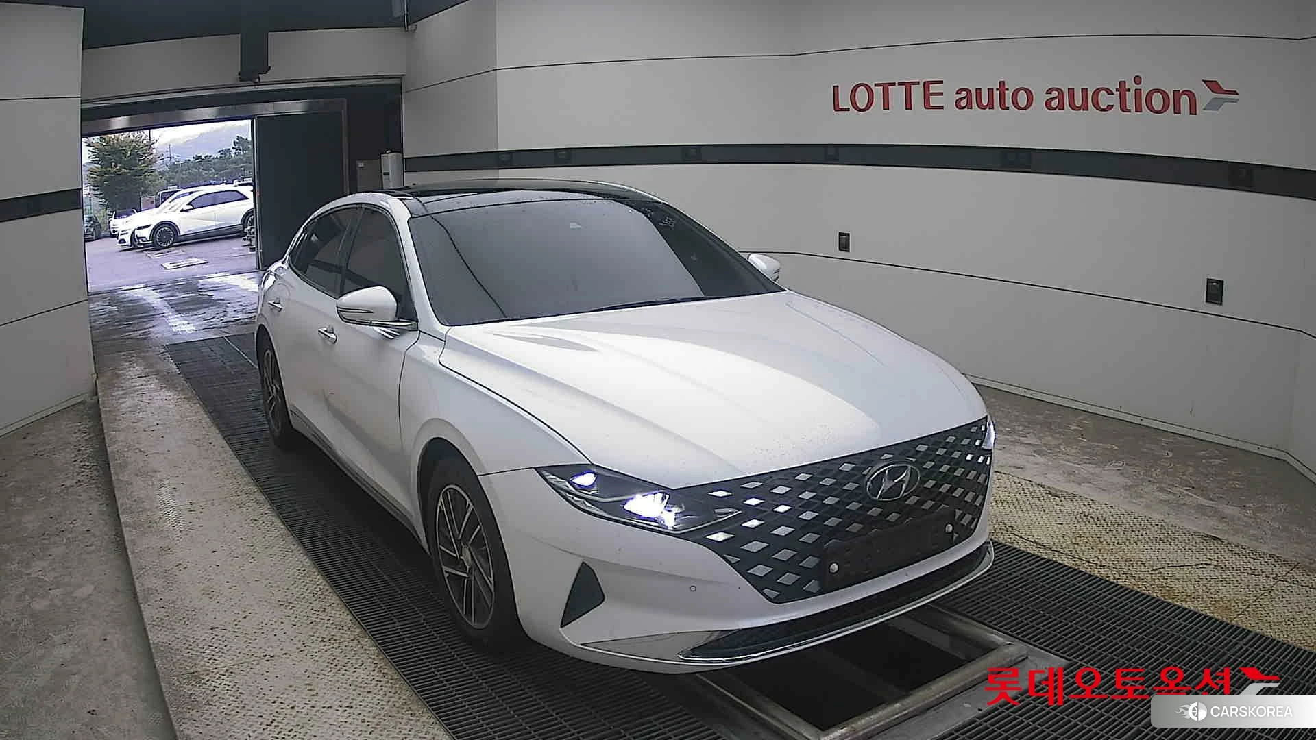 Hyundai Grandeur 2022 Белый из Кореи, фото 6