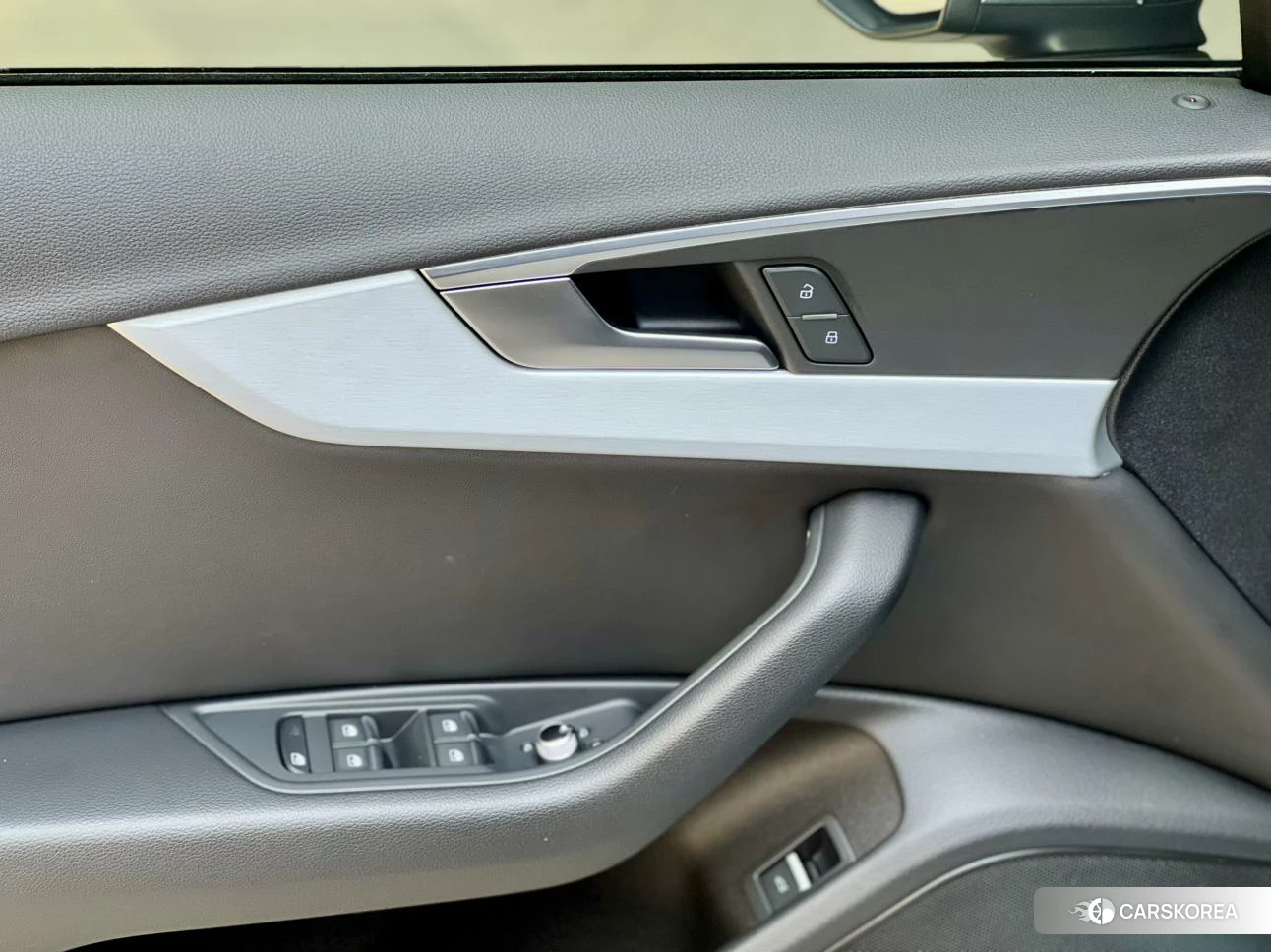 Audi A4L 2020 Темно-серый из Китая, фото 6