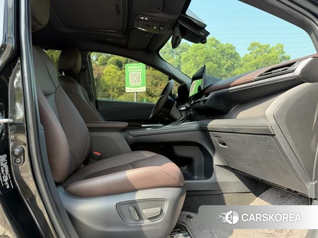 Toyota Sienna 2023 Черный из Китая, фото 6