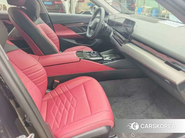 BMW 5 series 2026 Черный из Китая, фото 6