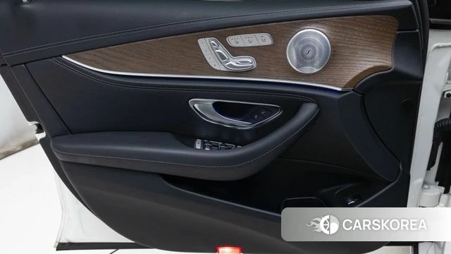 Mercedes-Benz E-Class W213 2019 Белый из Кореи, фото 6