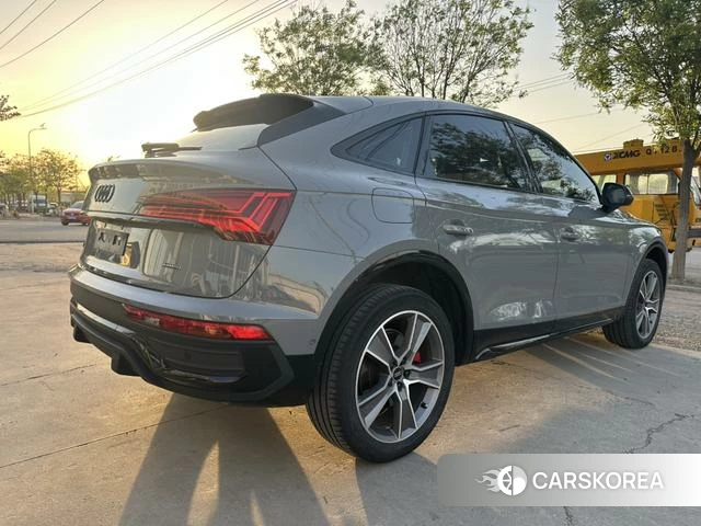 Audi Q5L 2023 Темно-серый из Китая, фото 6