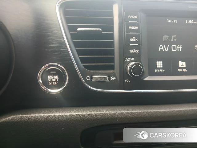 Kia The New Carnival 2018 Серебряный из Кореи, фото 6