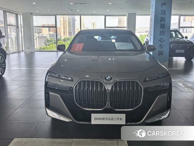 BMW 7 series 2024 Серебристо-серый из Китая, фото 6