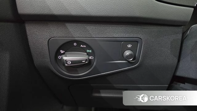 Volkswagen Tiguan second Generation 2023 Белый из Кореи, фото 6
