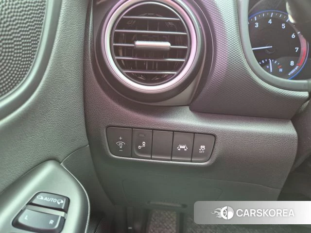 Hyundai Kona 2019 Светло-серебряный цвет из Кореи, фото 6