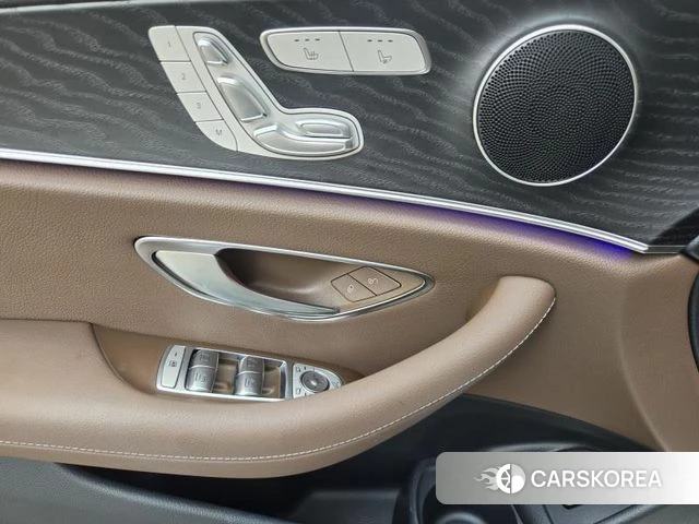 Mercedes-Benz E-Class W213 2023 Белый из Кореи, фото 6