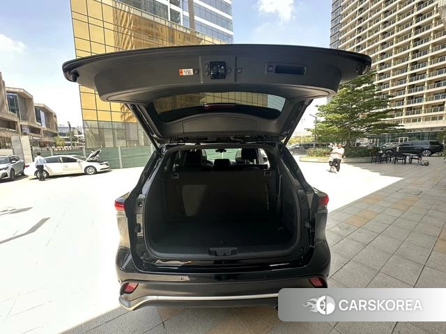 Toyota Crown 2023 Черный из Китая, фото 6