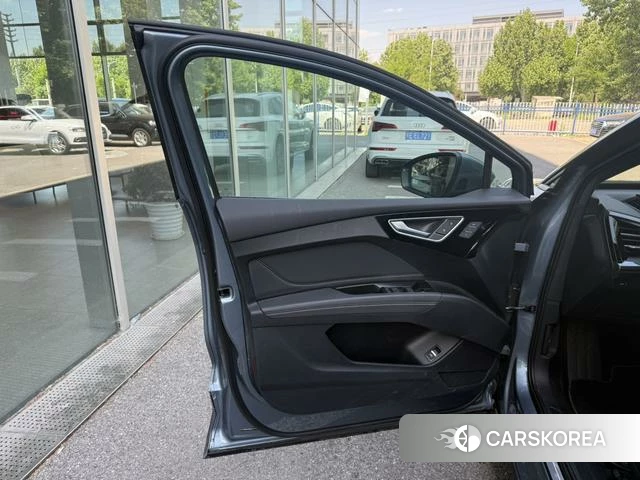 Audi Q4 2025 Синий из Китая, фото 6