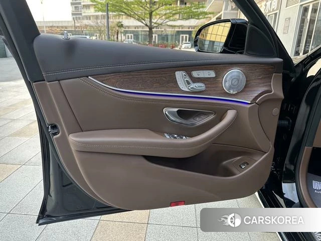 Mercedes-Benz E-Class 2023 Черный из Китая, фото 6