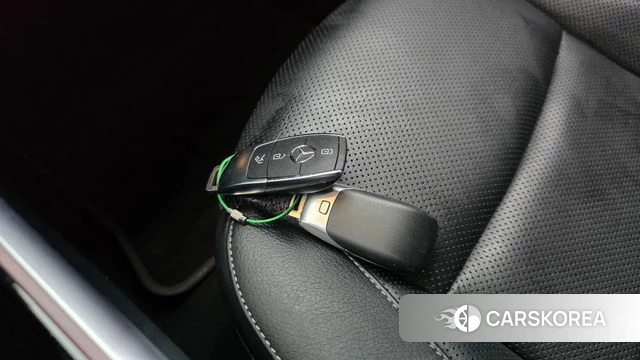 Mercedes-Benz EQB X243 2022 Белый из Кореи, фото 6