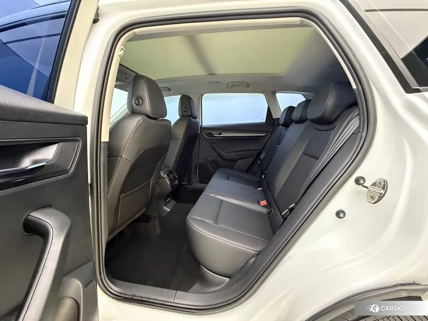 Skoda Karoq 2023 Белый из Китая, фото 6
